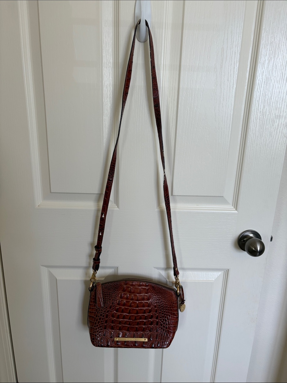 Brahmin Brown Croc-Embossed Leather Crossbody with Gold Hardware - Picture 2 of 8